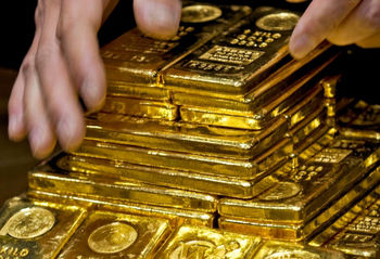 اختلاف نظر بازار طلا درباره روند قیمت هفته جاری