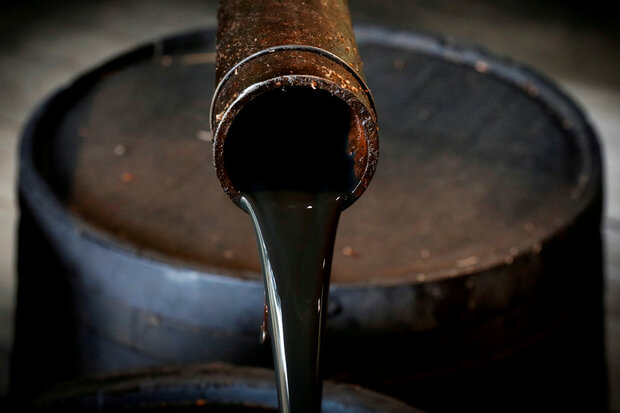 مروری بر وضعیت بازار نفت جهانی در هفته اخیر /  سنگینی سایه دلار بر قیمت طلای سیاه