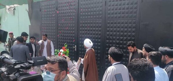 گل باران سفارت ایران در کابل + عکس و فیلم
