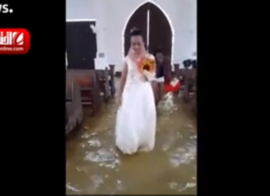 عروسی فیلیپینی که درسیل و طوفان عروسی گرفت ! +فیلم 
