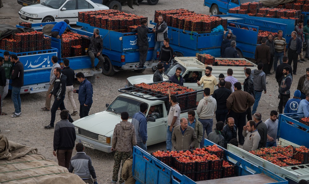 ۶۳کامیون گوجه‌فرنگی جهت توزیع در بازار تحویل تعزیرات شد