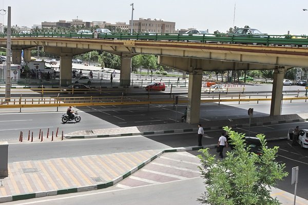 نصب پل گیشا در نقطه‌ای دیگر از تهران