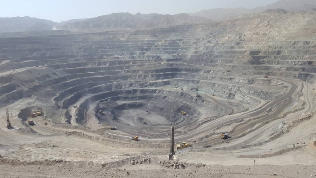 چادرملو با دو شرکت دیگر روی معادن استرالیا کار می‌کند/ عرضه سهام آهن و فولاد غدیر ایرانیان در فرابورس/ معدن جدید در گیر و دار مذاکره با محیط زیست
