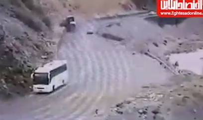لحظه برخورد اتوبوس به کوه در جاده هراز +فیلم