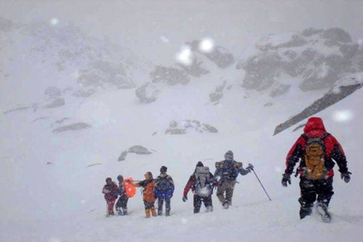 ۳ کوهنورد گرفتار در قله پورا نجات یافتند