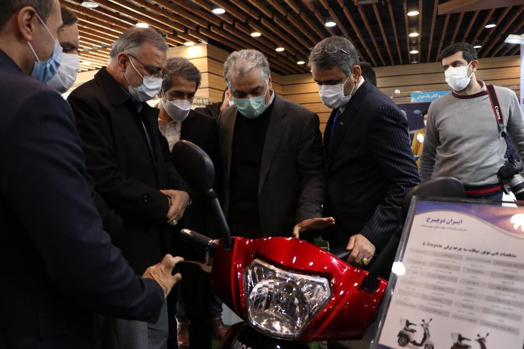 شهردار تهران از غرفه ایران‌ دو‌چرخ بازدید کرد