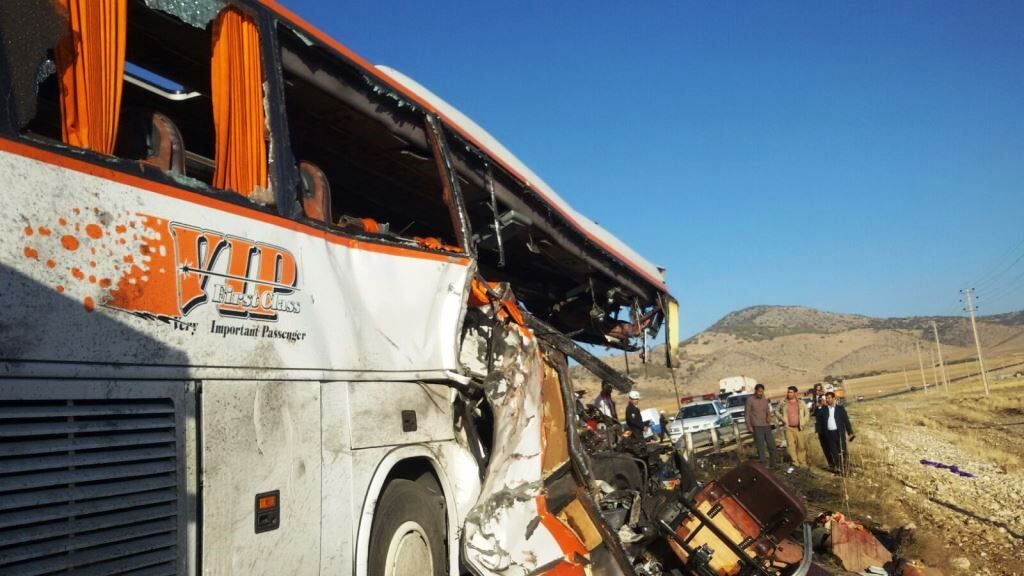 ۷ کشته براثر واژگونی اتوبوس مشهد ـ بندرعباس در کرمان