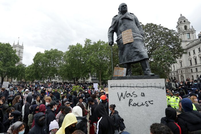 خروش انگلیسی‌ها در اعتراض به نژادپرستی
