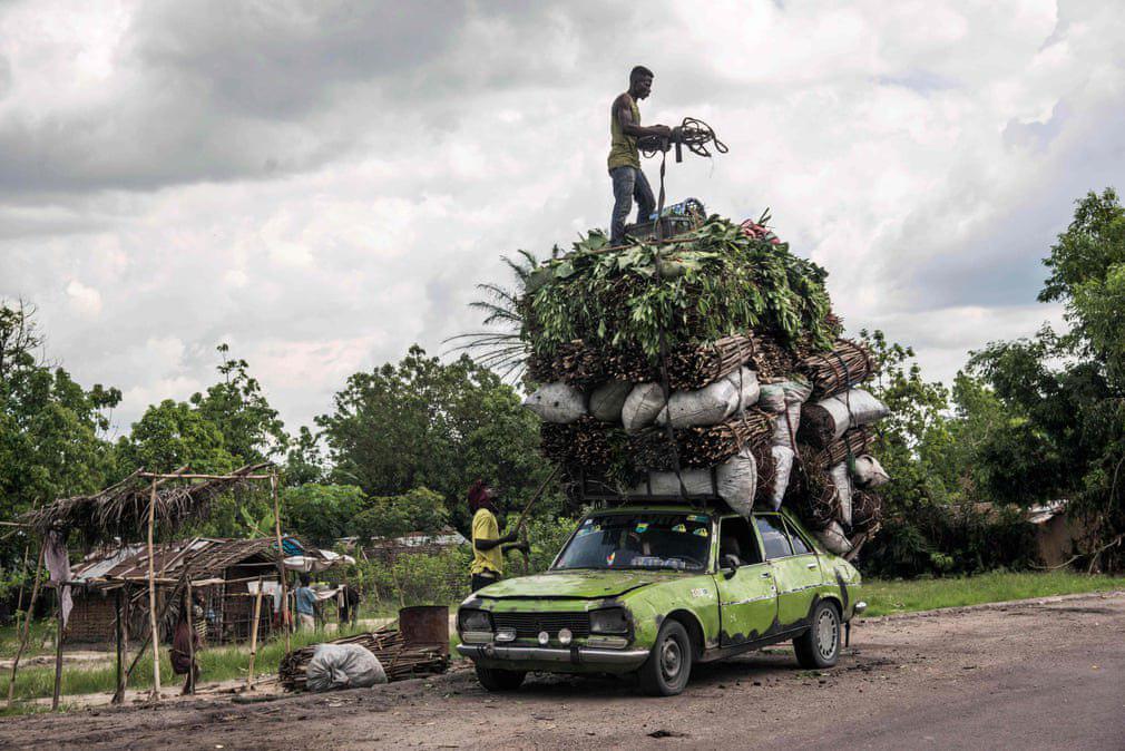 روش عجیب حمل بار در کنگو +عکس