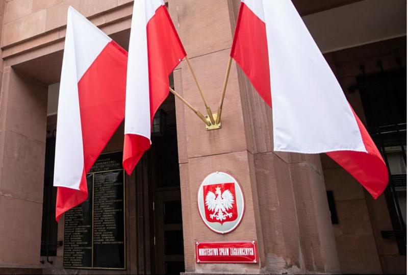 واکنش سوال برانگیز لهستان به پیام توئیتری ظریف