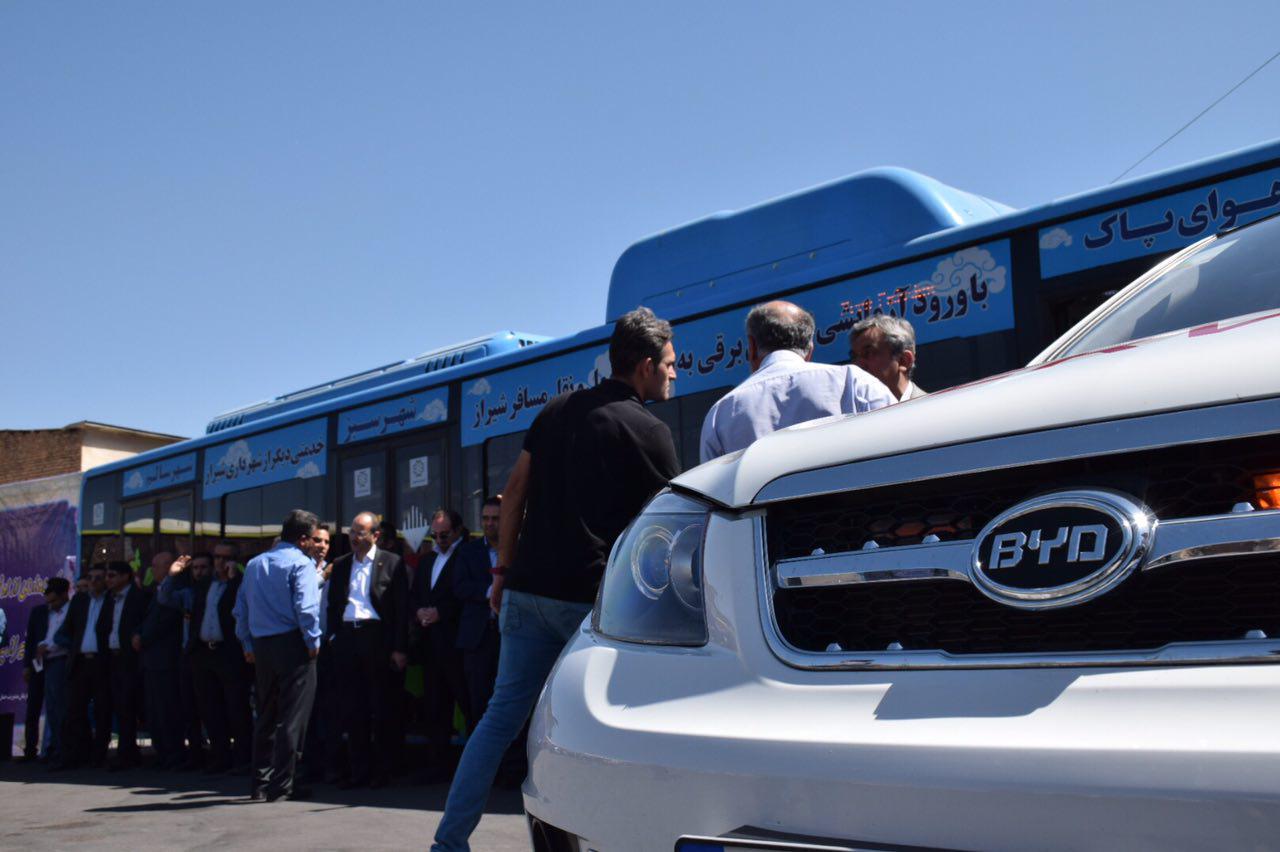 تحویل اولین اتوبوس‌برقی ایران به ناوگان حمل‌و‌نقل عمومی شیراز +تصاویر