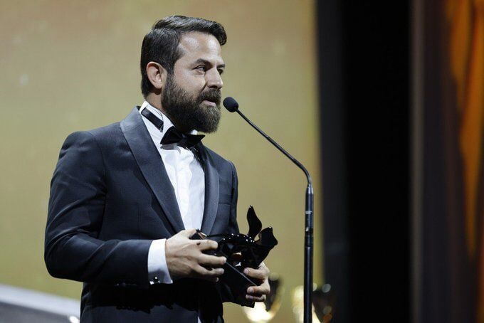 لحظه اهدای جایزه بهترین فیلم به هومن سیدی در جشنواره ونیز + فیلم