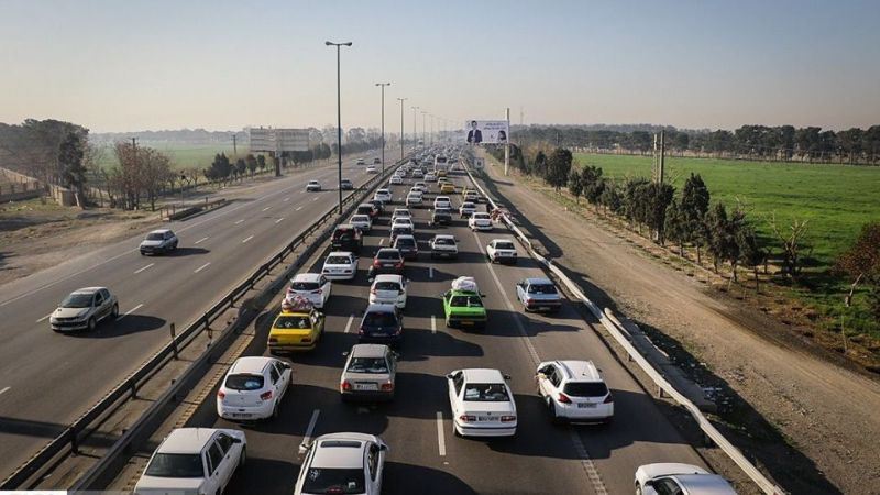آزاد راه قم-تهران ترافیک نیمه‌سنگین و روان دارد