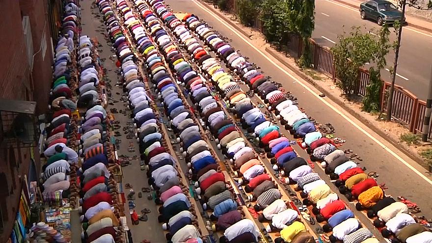 آخرین نماز جمعه ماه رمضان در بنگلادش و بیت‌المقدس +فیلم