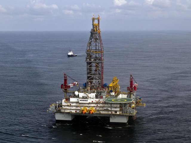 احداث سکوی جدید آذربایجان برای استخراج نفت در  دریای خزر