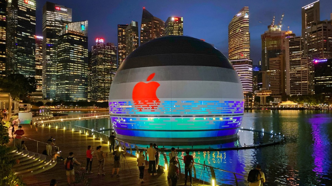 اولین فروشگاه شناور اپل در سنگاپور