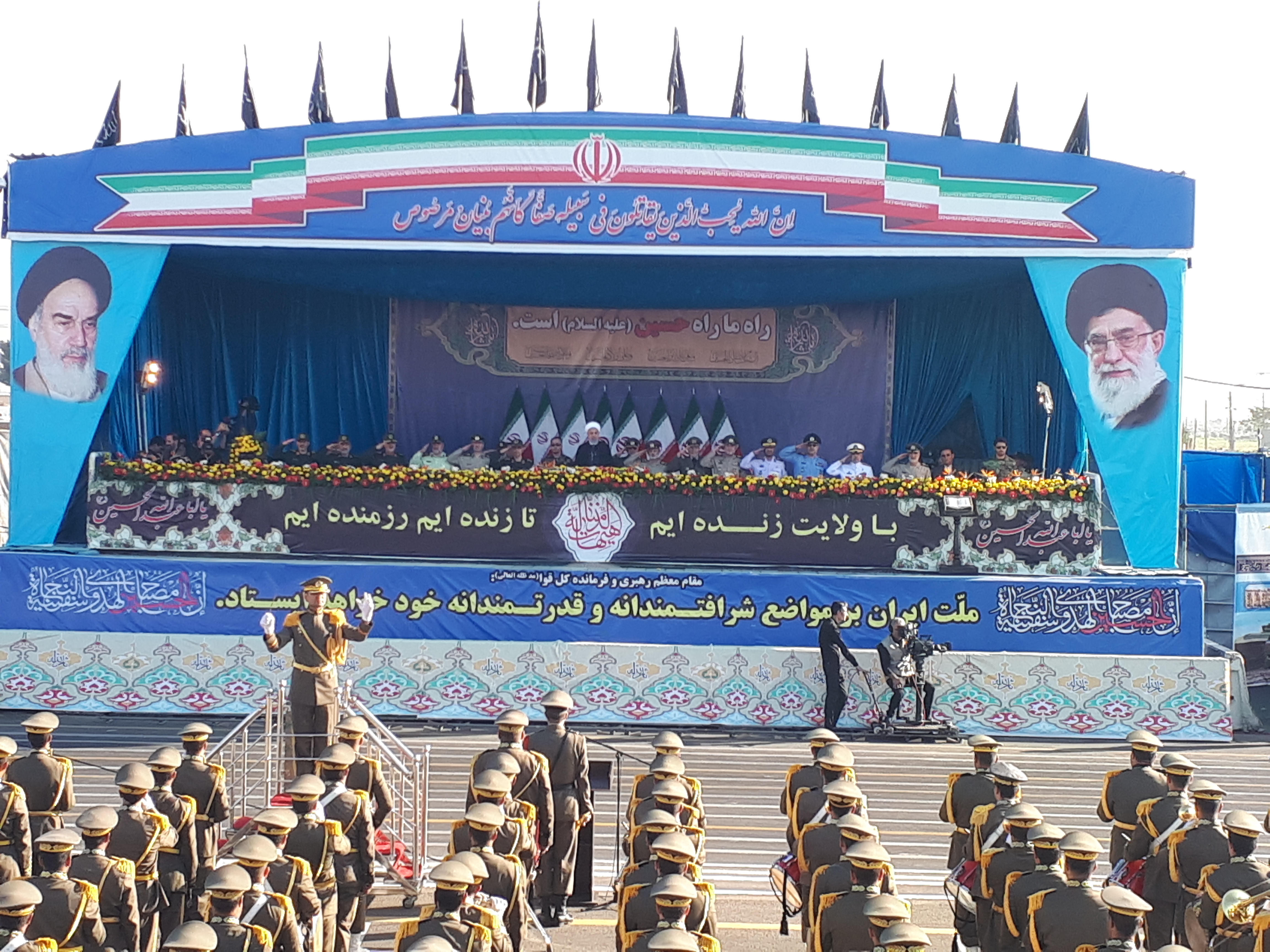 آغاز مراسم رژه نیروهای مسلح با حضور رئیس جمهور