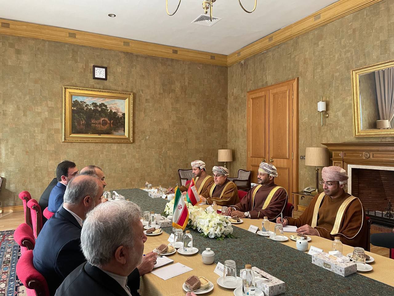حضور وزیر خارجه عمان در منزل شهید امیرعبداللهیان
