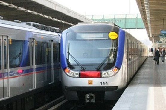 ورود دستفروشان به مترو را نمی‌شود کنترل کرد/ شلوغ‌ترین ایستگاه مترو در روزهای کرونایی