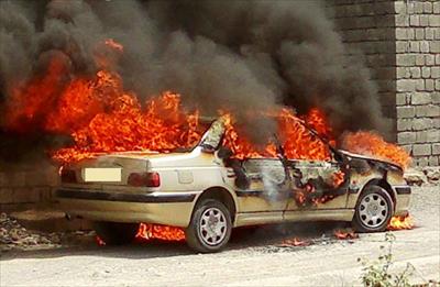 آتش‌سوزی دو دستگاه خودرو در اثر تصادف + فیلم