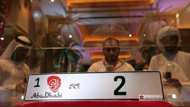 تاجر عرب ۳ میلیون دلار برای پلاک ماشین داد! +عکس