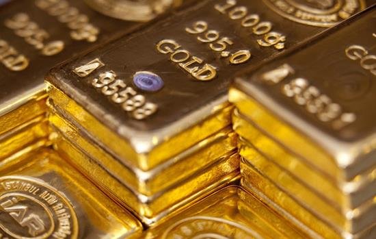 طلا همچنان بیش از 1300دلار در هر اونس معامله می‌شود