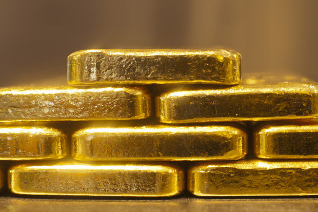 افزایش قیمت طلا درپی عقب‌نشینی دلار