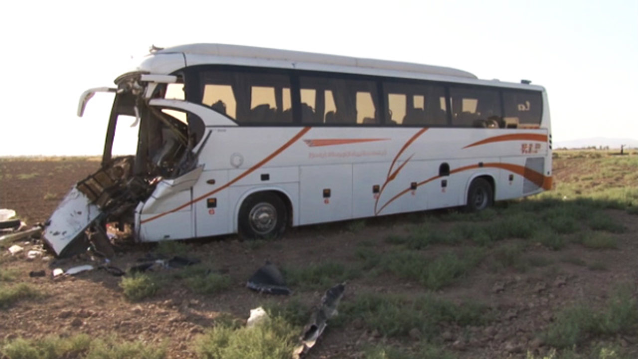 واژگونی مرگبار یک اتوبوس در جاده اراک - بروجرد