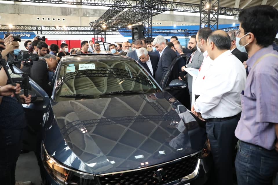بازدید وزیر ورزش و جوانان و مدیرعامل گروه صنعتی ایران خودرو از نمایشگاه شهر‌ آفتاب