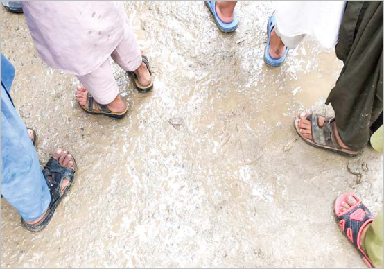 کفش‌های بی‌شماره بچه‌های همت‌آباد