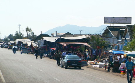 استقبال مردم از بازارهای محلی زیاد است