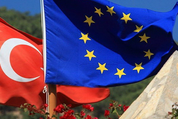 استقبال اتحادیه اروپا از لغو وضعیت فوق‌العاده در ترکیه