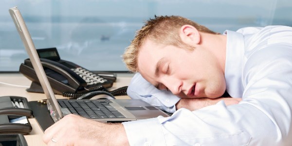 خواب آلودگی و علل و درمان های طبیعی خواب آلودگی