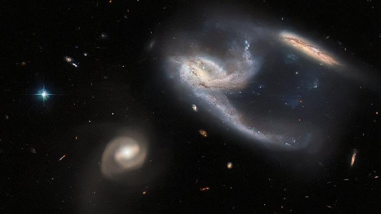 عکس خیره کننده هابل از خوشه کهکشانی