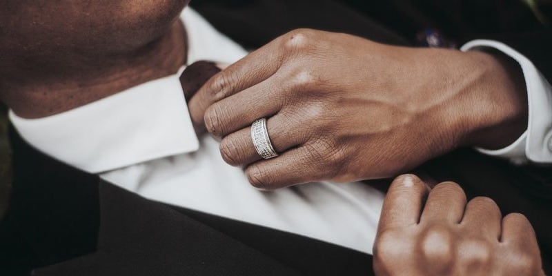 بالاخره فاش شد؛ چرا مردها حلقه ازدواج دست نمی کنند؟