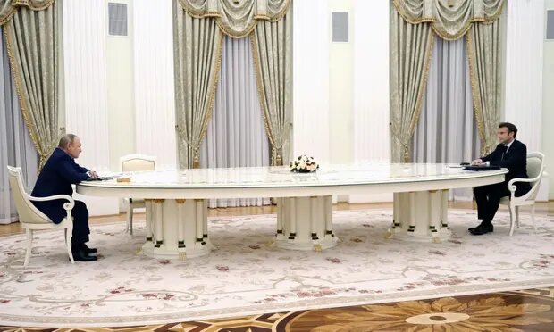 میز معروف پوتین، عامل جنگ خواهد شد؟