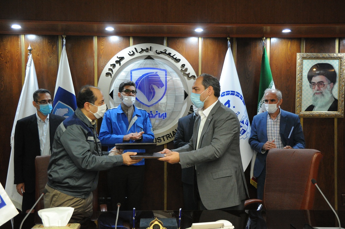 امضا سه قرارداد همکاری با جهاد دانشگاهی