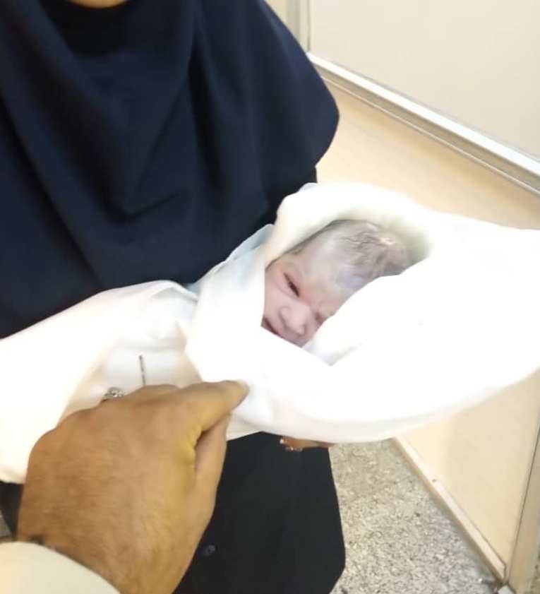 تولد نوزادی در متروی تهران +عکس