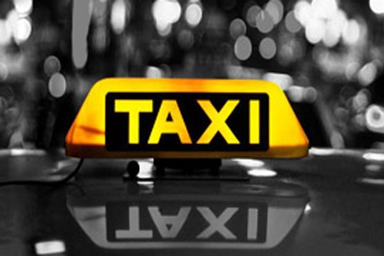 خلاقیت یک راننده تاکسی برای ادامه کار در زمان شیوع کرونا