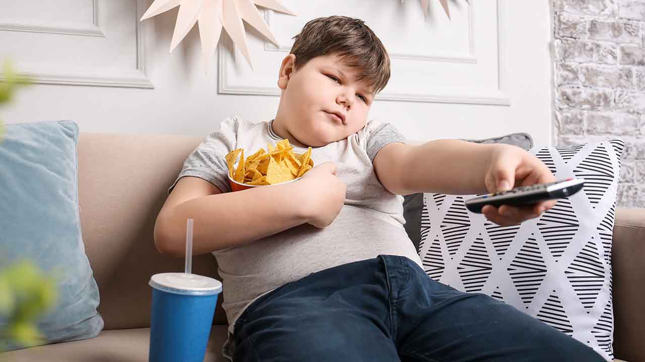 چاقی کودکان را جدی بگیرید