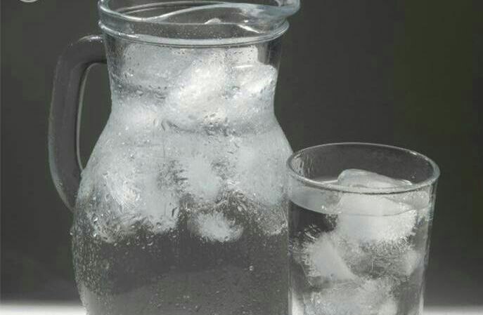 چند دلیل که نباید آب یخ بنوشید!