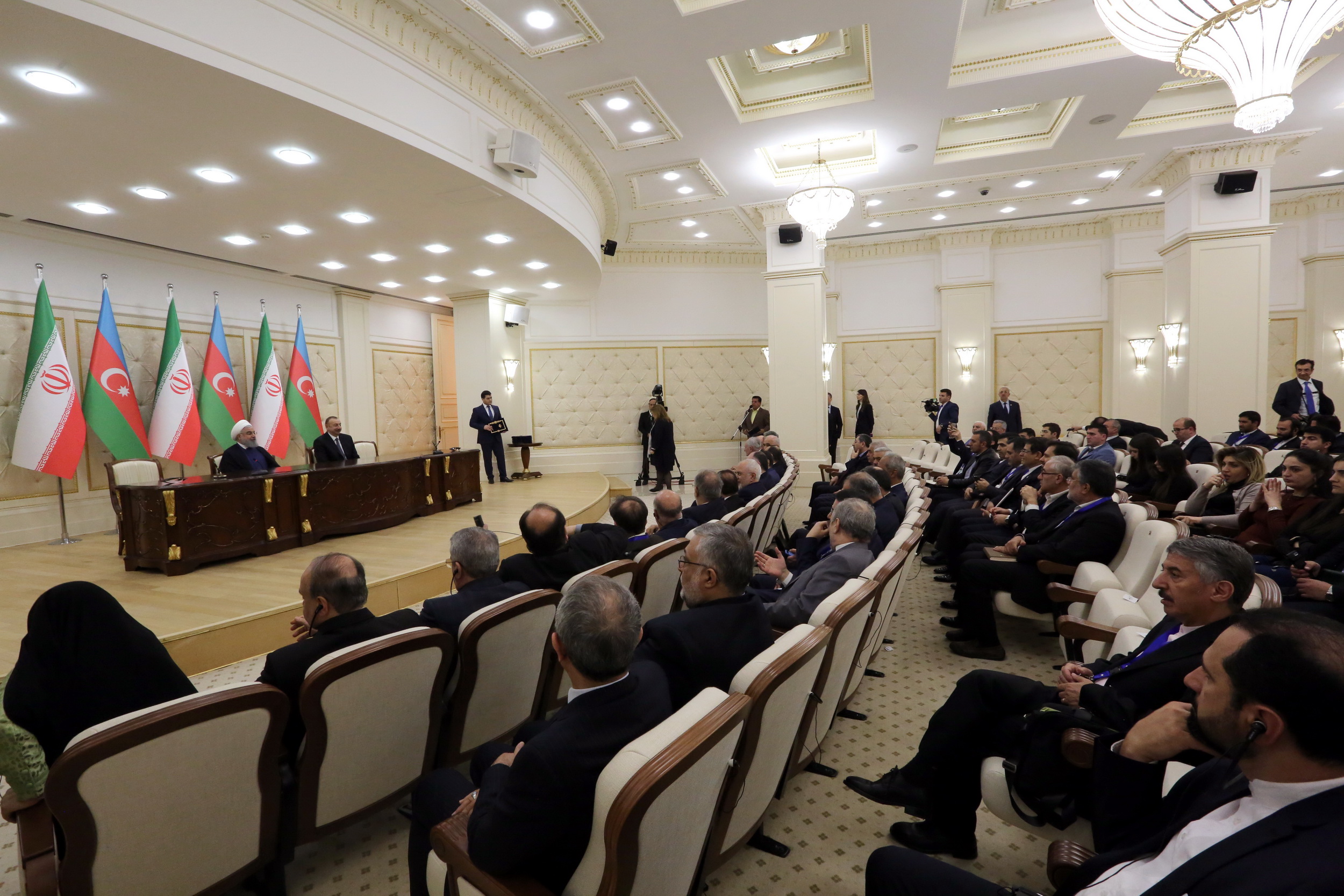 روحانی: مصمم به تنومند کردن درخت همکاری‌های ایران ‌و آذربایجان هستیم/ روابط تهران-باکو در زمینه ترانزیت و بهره‌برداری مشترک از ظرفیت‌های خزر افزایش می‌یابد