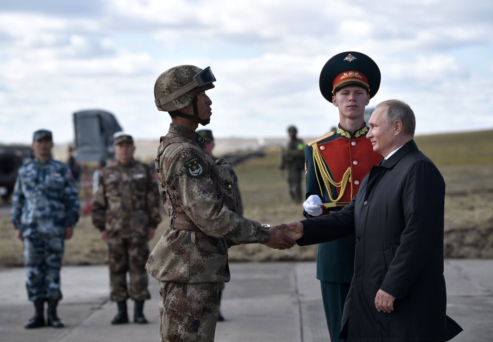 حضور پوتین در مانور نظامی روسیه و چین +عکس