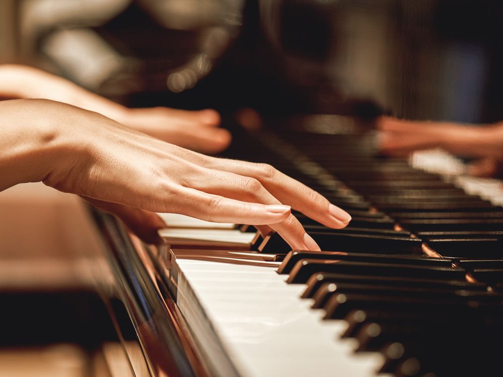 پیانو چه سازی است و چگونه اختراع شده؟ + موسیقی معروف