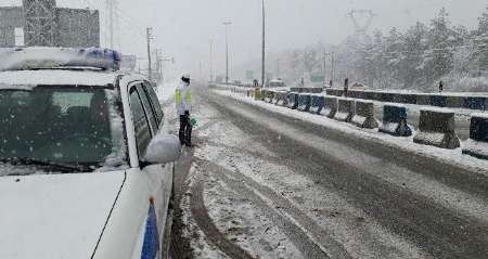 مسدود شدن آزادراه رشت - قزوین در پی برف و کولاک