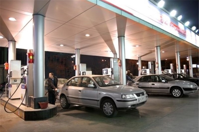 صف طولانی پمپ بنزین در غرب تهران +عکس