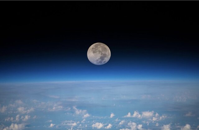درخشش ماه کامل از منظر فضا +عکس