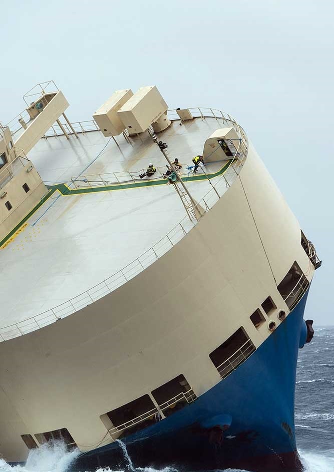 غرق شدن کشتی مدرن اکسپرس +عکس