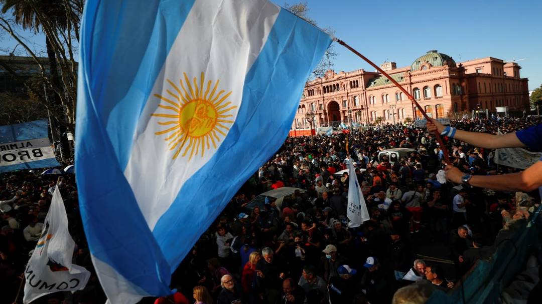 لحظه اخراج وزیر کار آرژانتین در برنامه زنده تلویزیونی