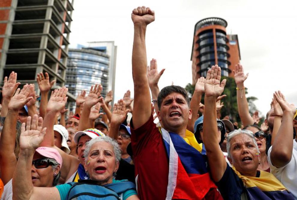 تصاویر لحظه به لحظه قیام مردم ونزوئلا